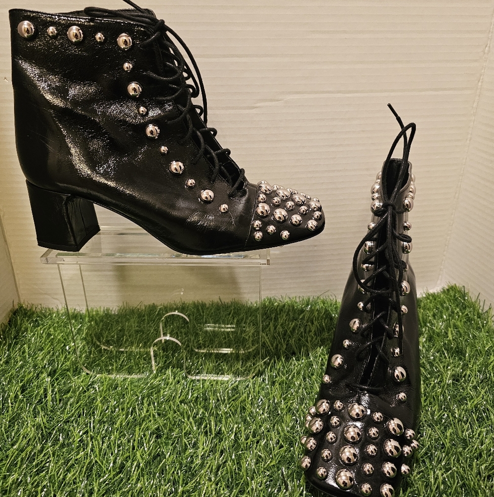 Zara - Limited Edition silver studded lace up heeled booties - size 36.Excellent
